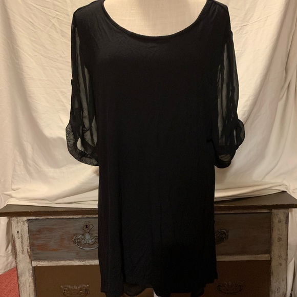 cha cha vente Tops - Cha Cha Vente Black Top with Sheer Details